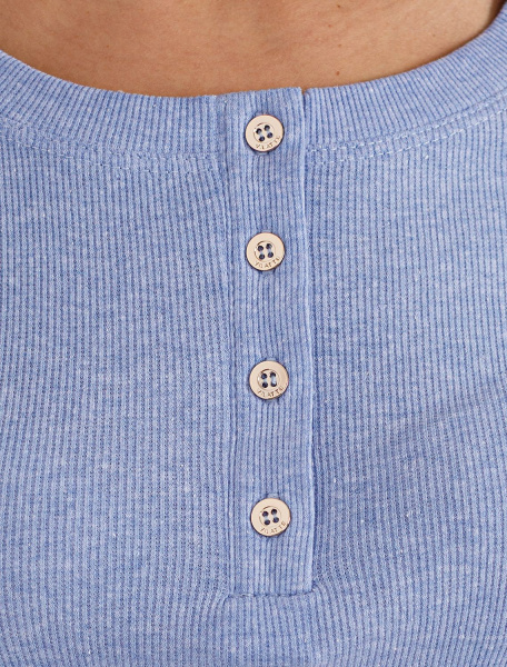 Лонгслив облегающий из фактурного трикотажа в рубчик с круглым вырезом на пуговицах